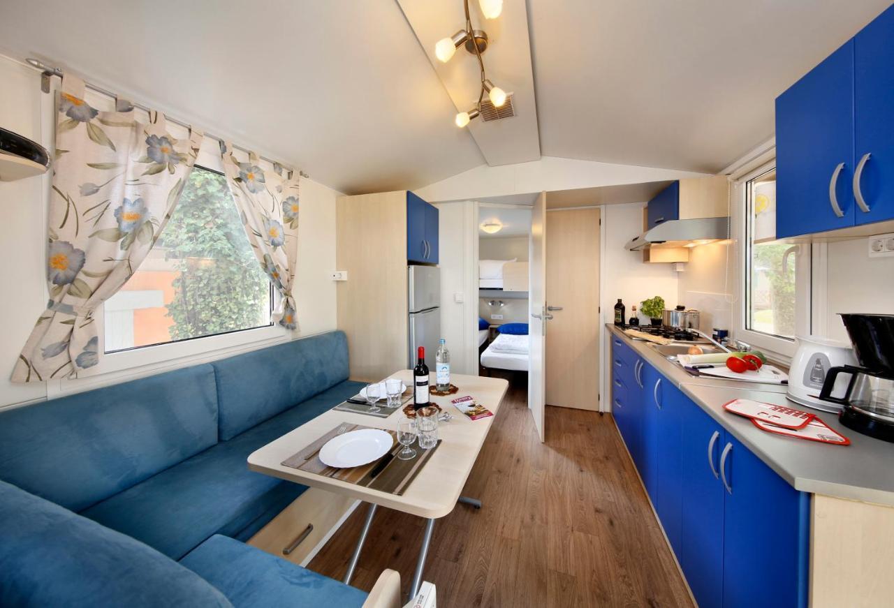 Albatross Mobile Homes On Valamar Camping Lanterna Тар Экстерьер фото